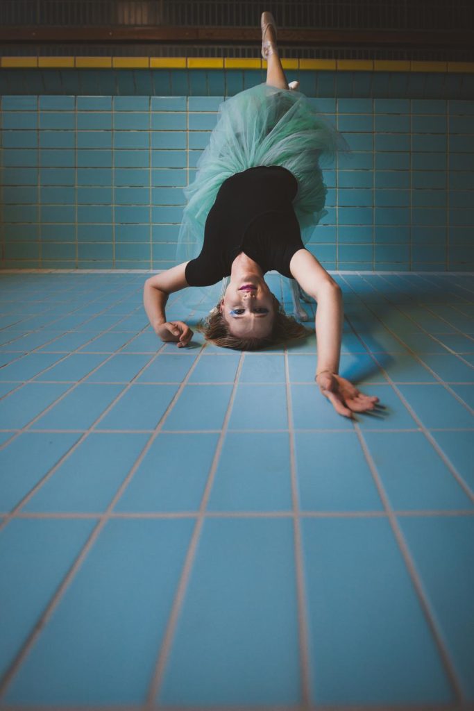 ballett-schwimmbad-moody