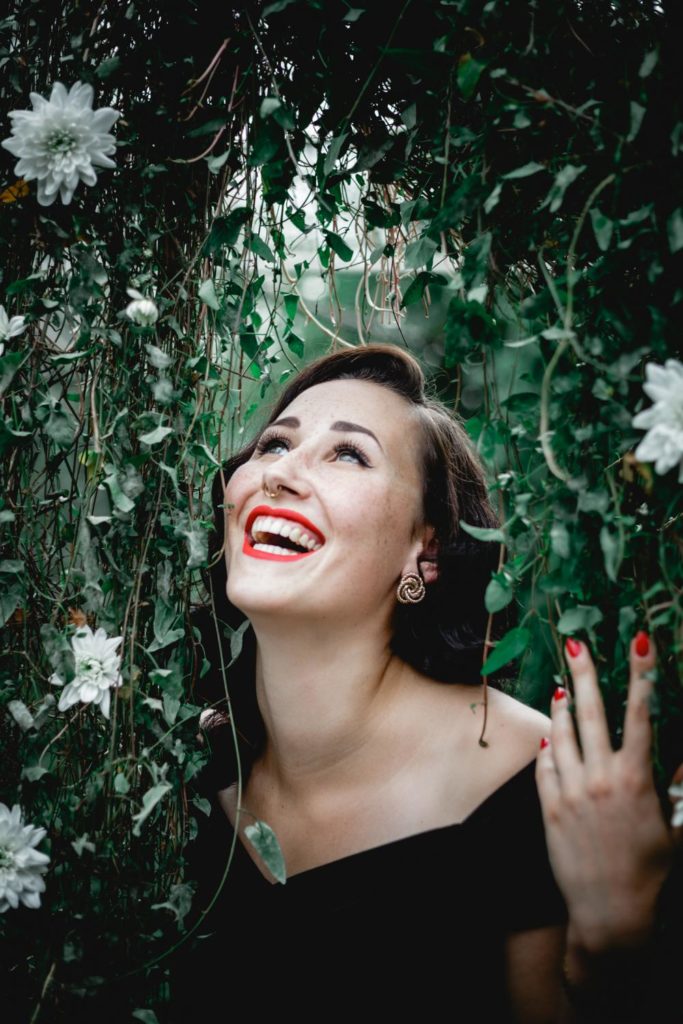 burlesque-frau-lachen