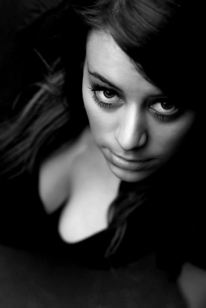 Frau-brust-sexy-augen-schwarzweiss