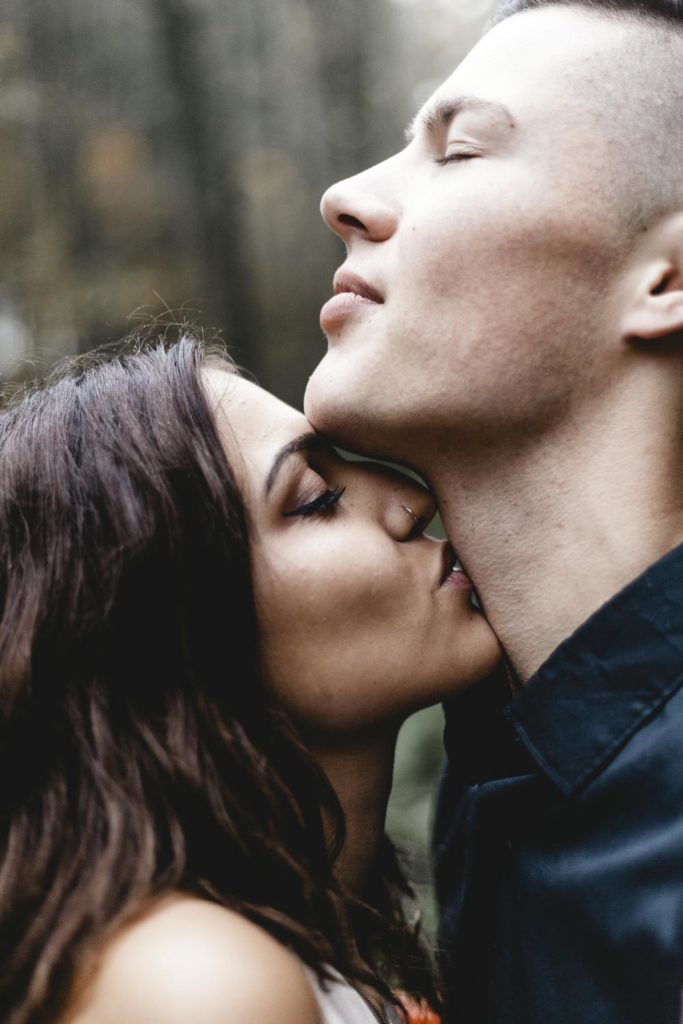 kuss-hals-wald-liebe