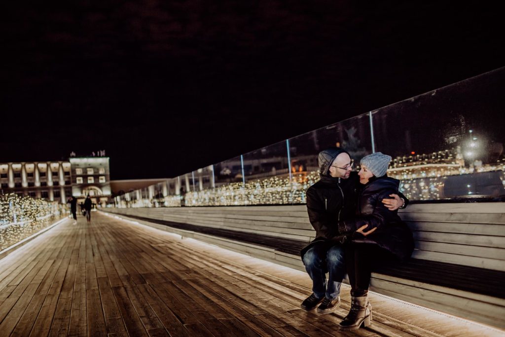 moskau-kirche-paarshooting-kuss