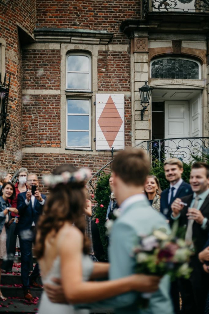 Romantische Hochzeit im Schloss Bedburg // Standesamt