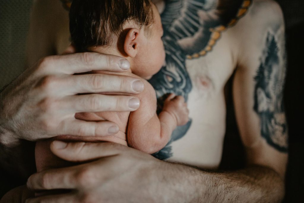 Baby und der alte Chevy Van // Das etwas andere Newborn-Shooting