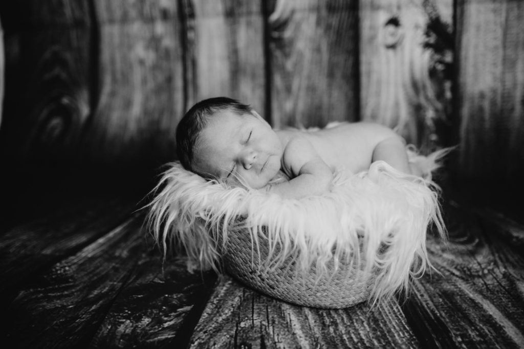 Baby und der alte Chevy Van // Das etwas andere Newborn-Shooting