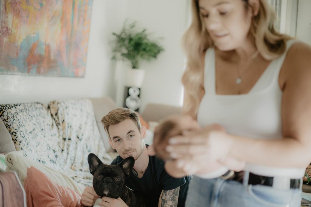 Baby und der alte Chevy Van // Das etwas andere Newborn-Shooting