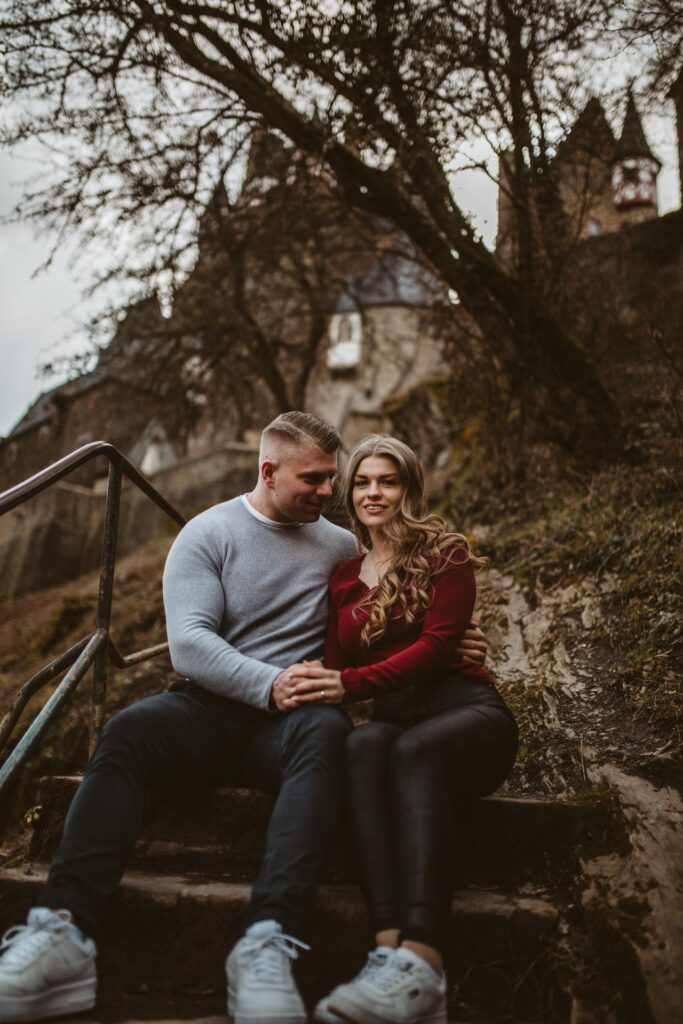 Aus einem Fotoshooting wird ein Heiratsantrag // Burg Eltz