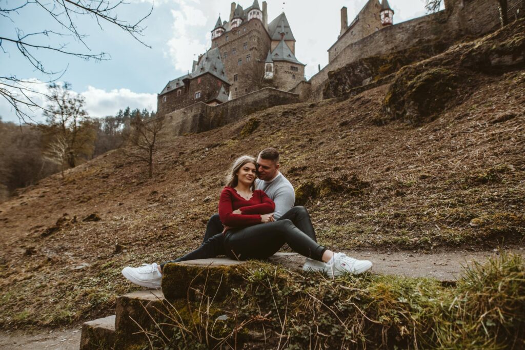 Aus einem Fotoshooting wird ein Heiratsantrag // Burg Eltz