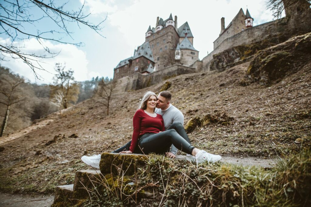 Aus einem Fotoshooting wird ein Heiratsantrag // Burg Eltz