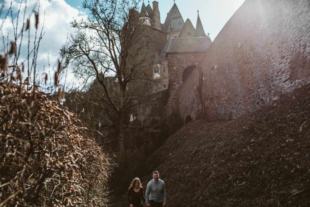 Aus einem Fotoshooting wird ein Heiratsantrag // Burg Eltz