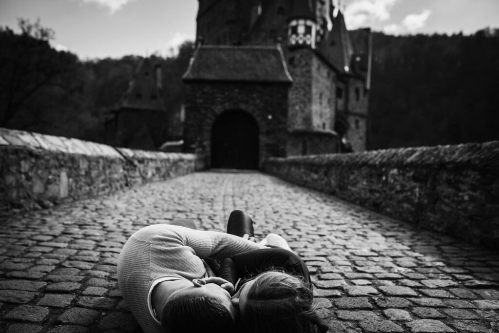 Aus einem Fotoshooting wird ein Heiratsantrag // Burg Eltz