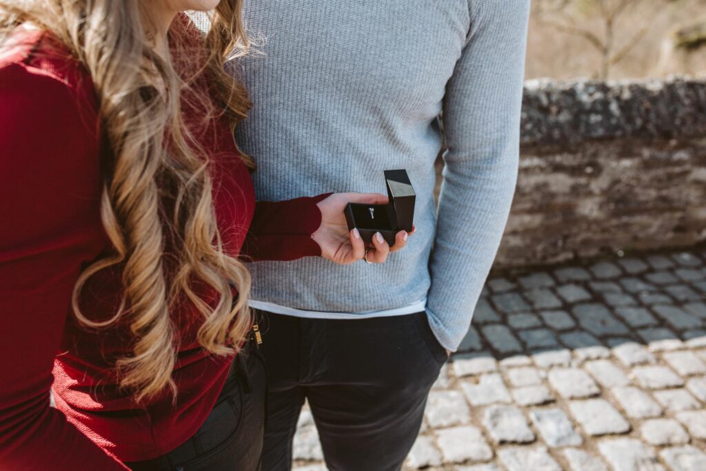Aus einem Fotoshooting wird ein Heiratsantrag // Burg Eltz