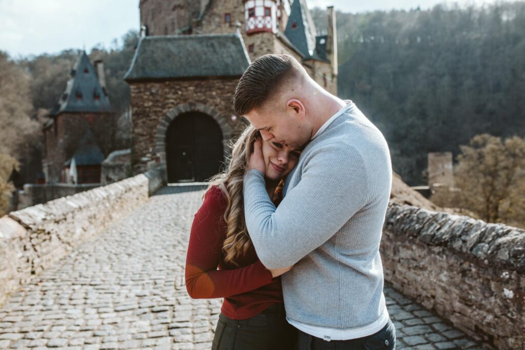 Aus einem Fotoshooting wird ein Heiratsantrag // Burg Eltz