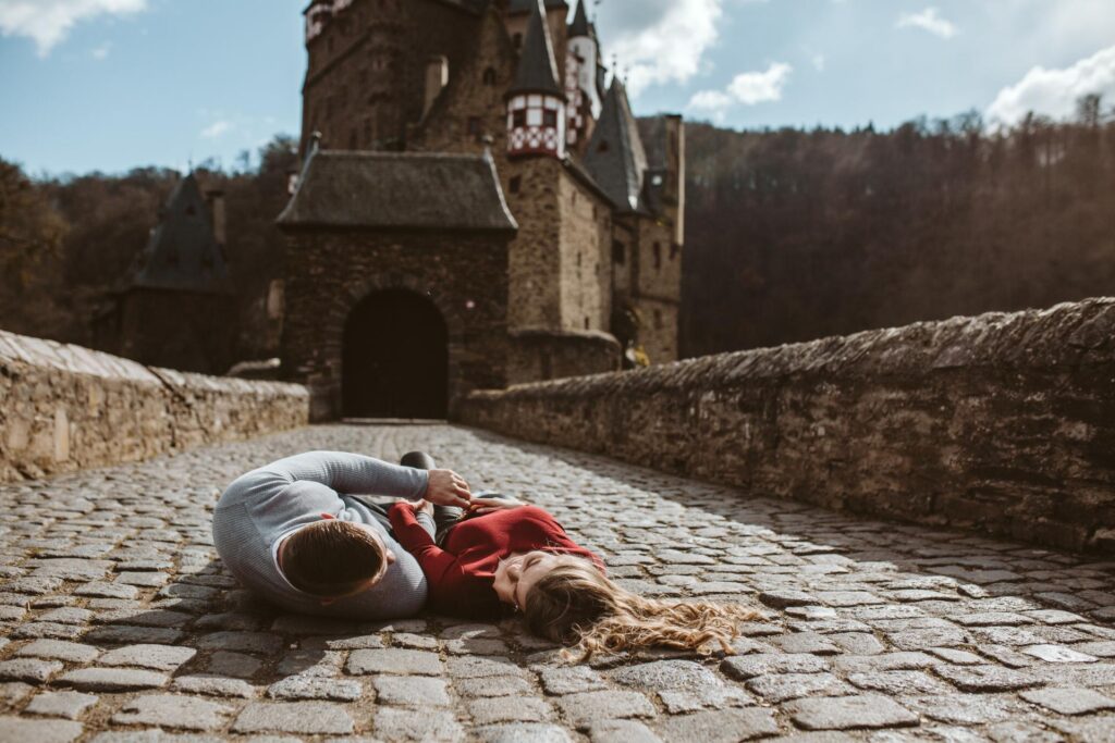 Aus einem Fotoshooting wird ein Heiratsantrag // Burg Eltz