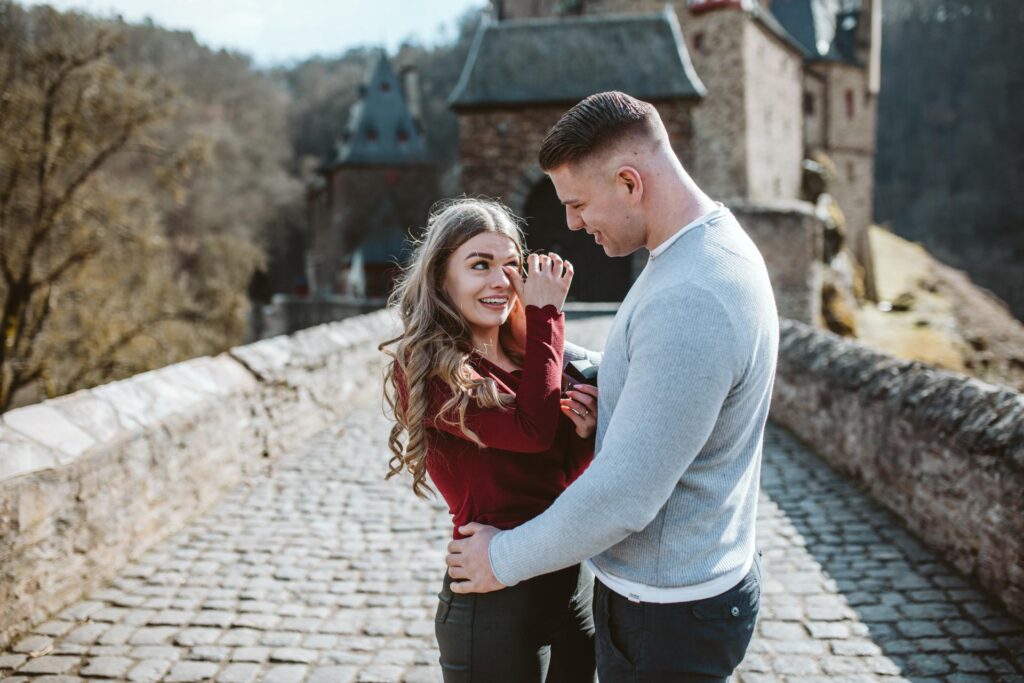 Aus einem Fotoshooting wird ein Heiratsantrag // Burg Eltz