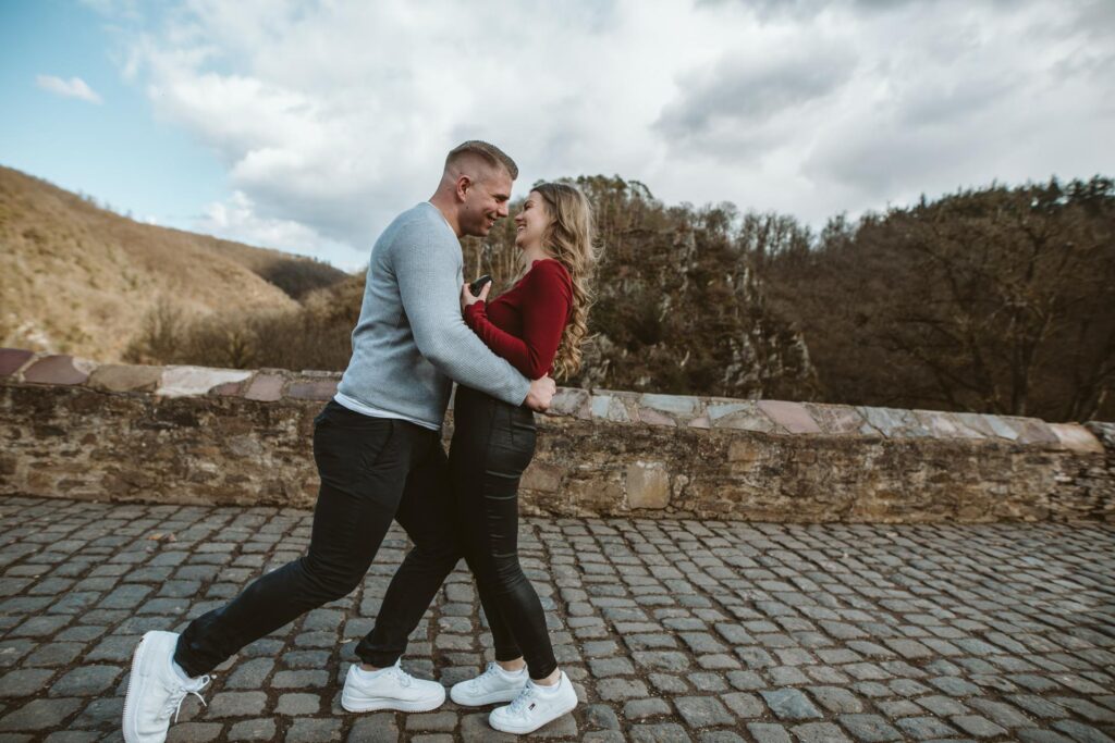 Aus einem Fotoshooting wird ein Heiratsantrag // Burg Eltz