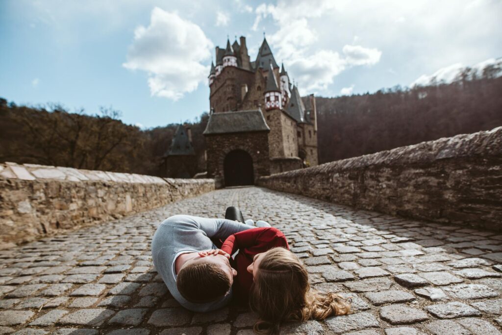 Aus einem Fotoshooting wird ein Heiratsantrag // Burg Eltz