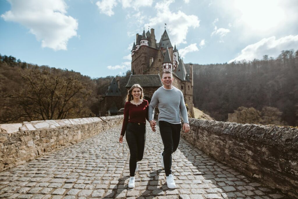 Aus einem Fotoshooting wird ein Heiratsantrag // Burg Eltz