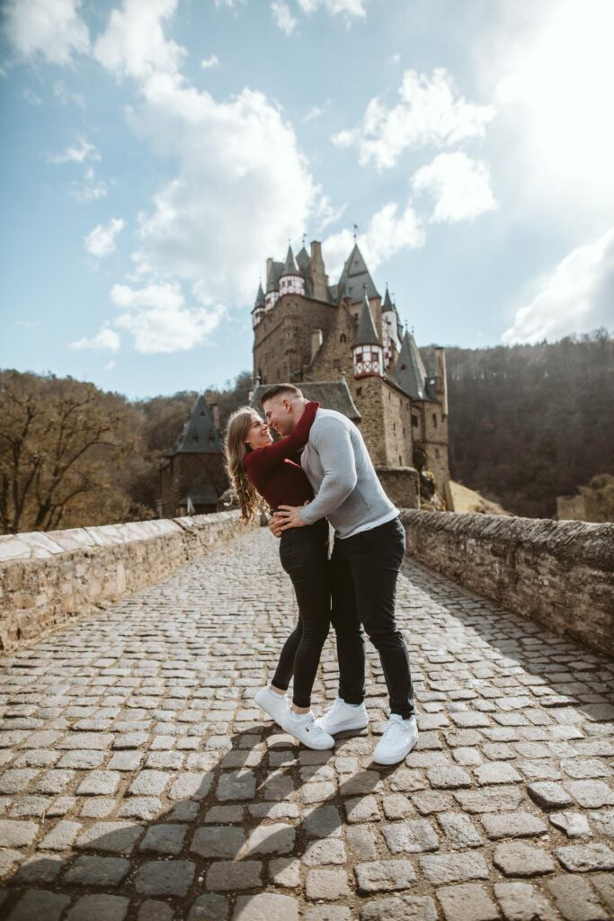 Aus einem Fotoshooting wird ein Heiratsantrag // Burg Eltz