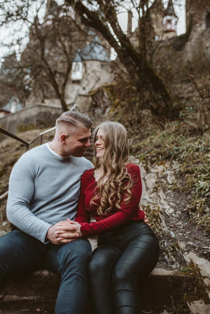 Aus einem Fotoshooting wird ein Heiratsantrag // Burg Eltz