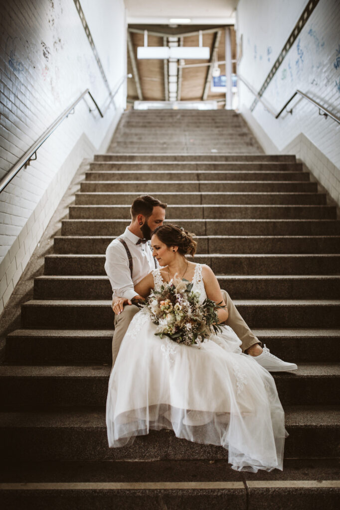 Standesamtliche Hochzeit in Viersen // Paarshooting am Bahnhof Viersen