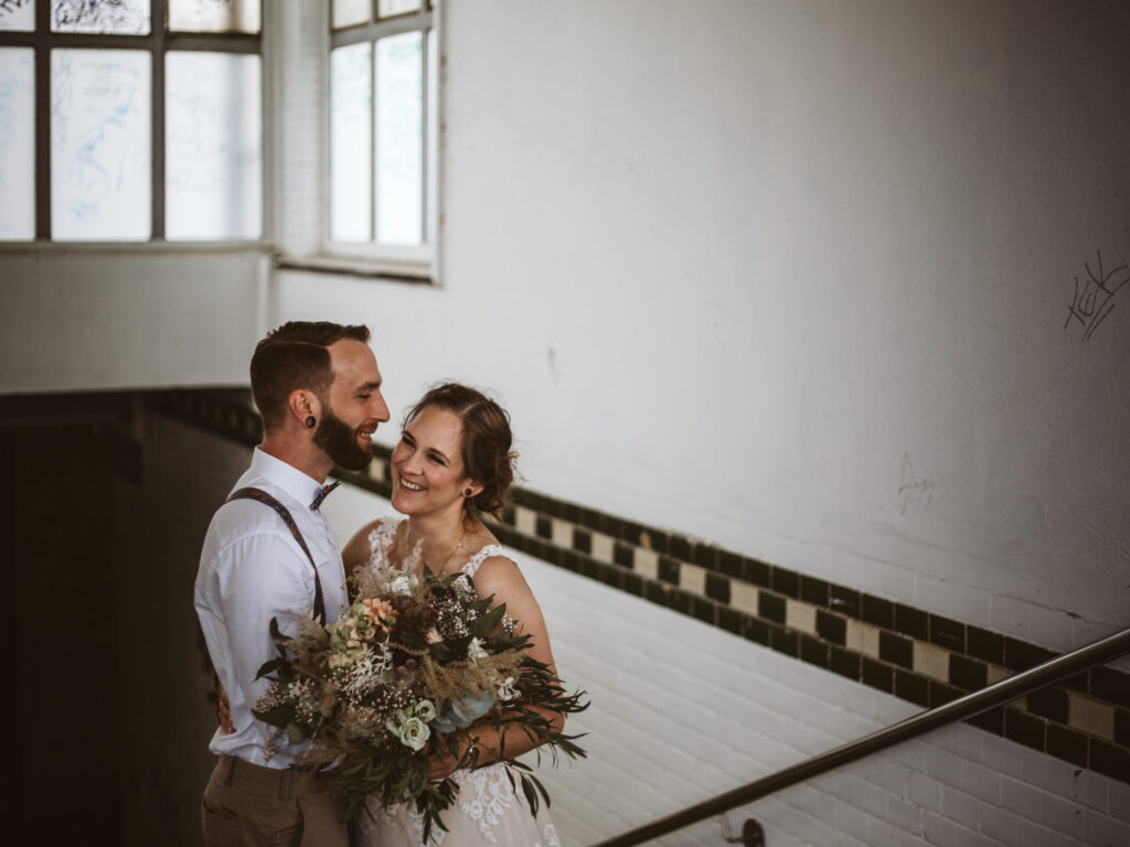Standesamtliche Hochzeit in Viersen // Paarshooting am Bahnhof Viersen