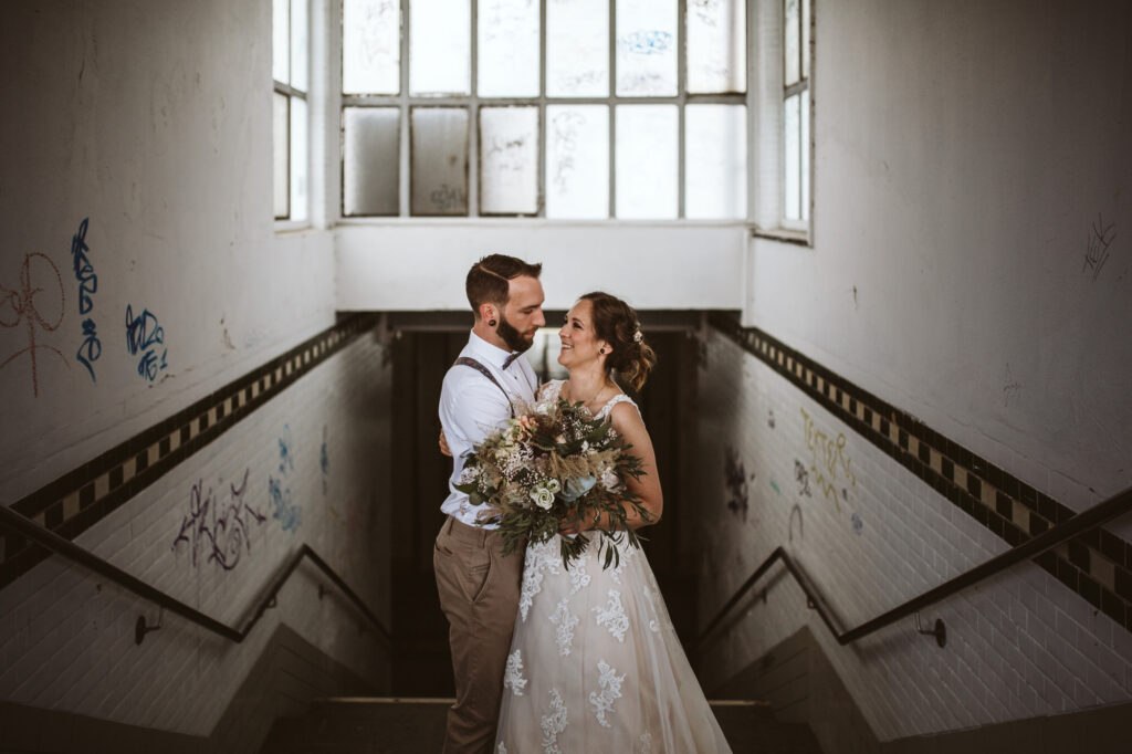 Standesamtliche Hochzeit in Viersen // Paarshooting am Bahnhof Viersen
