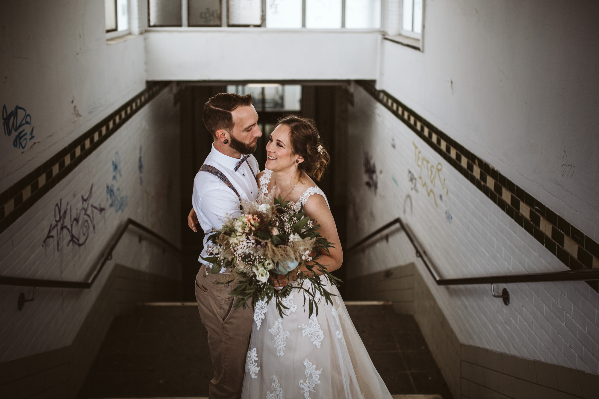 Standesamtliche Hochzeit in Viersen // Paarshooting am Bahnhof Viersen