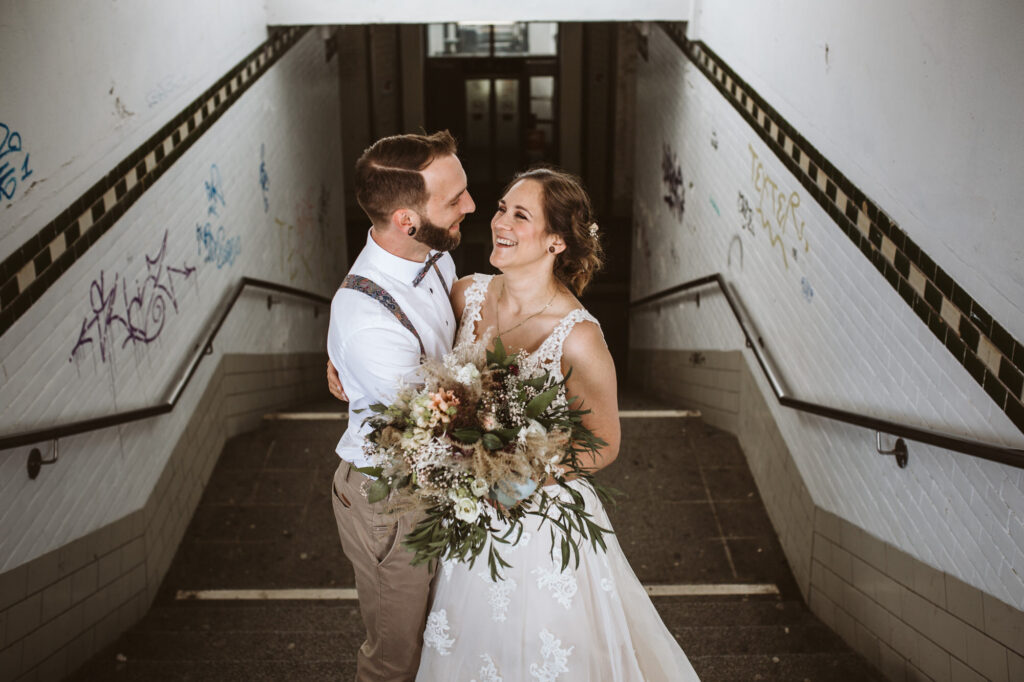 Standesamtliche Hochzeit in Viersen // Paarshooting am Bahnhof Viersen