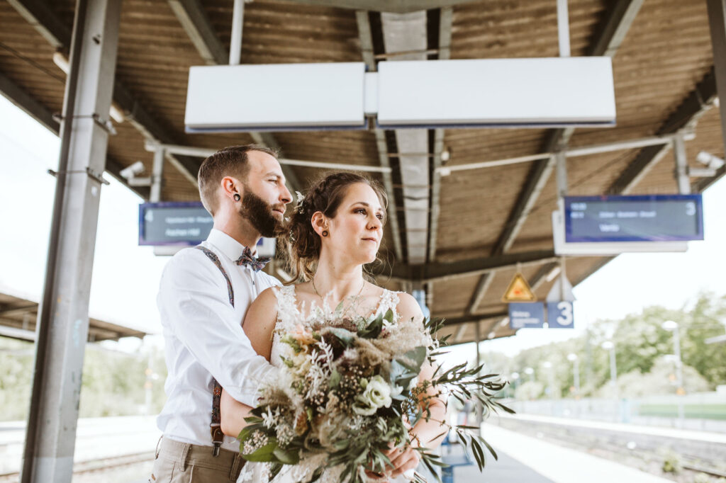 Standesamtliche Hochzeit in Viersen // Paarshooting am Bahnhof Viersen