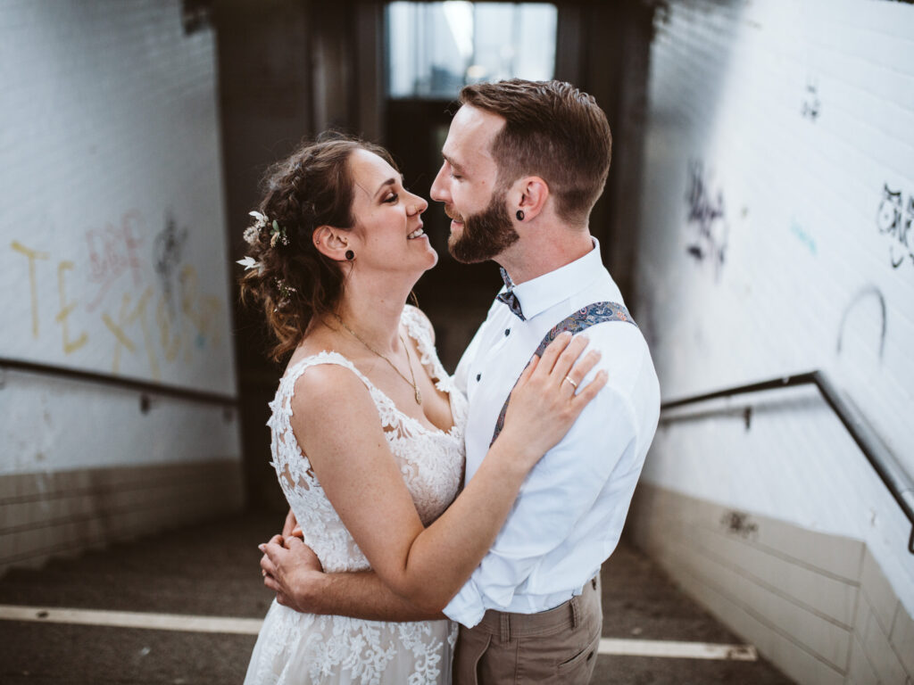 Standesamtliche Hochzeit in Viersen // Paarshooting am Bahnhof Viersen