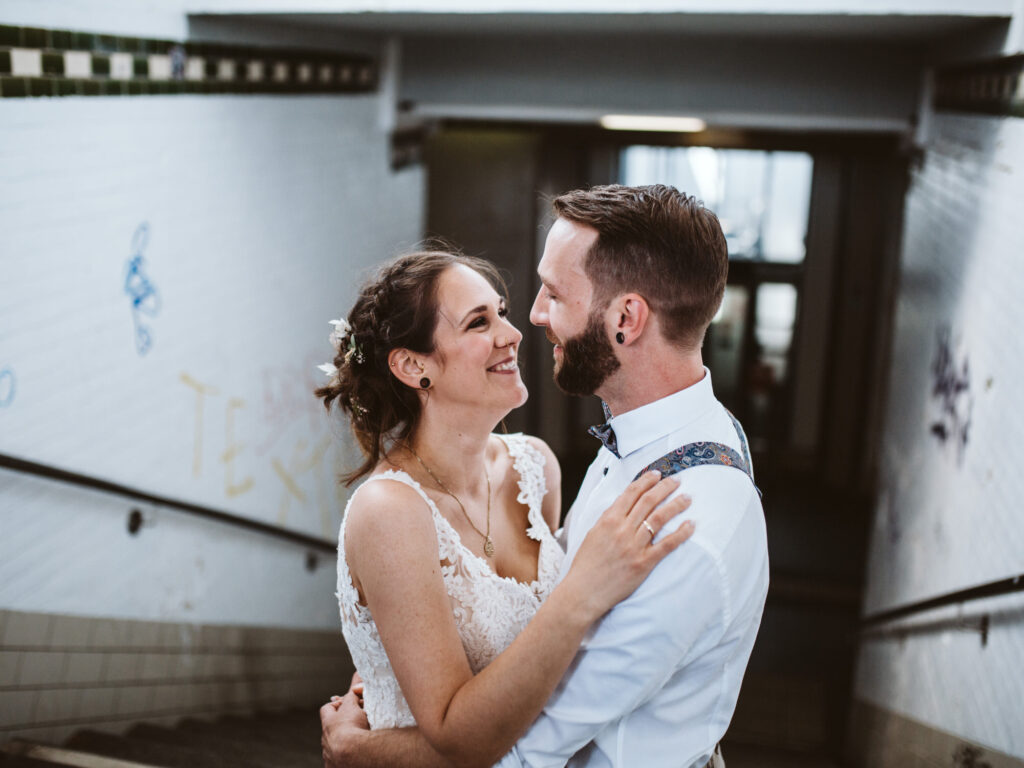 Standesamtliche Hochzeit in Viersen // Paarshooting am Bahnhof Viersen