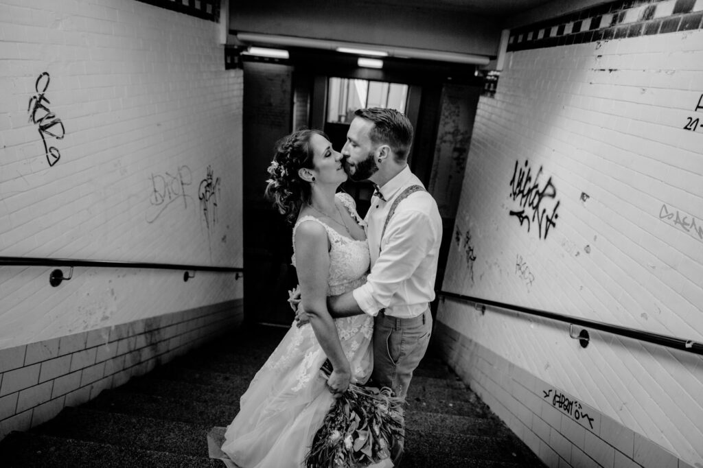 Standesamtliche Hochzeit in Viersen // Paarshooting am Bahnhof Viersen