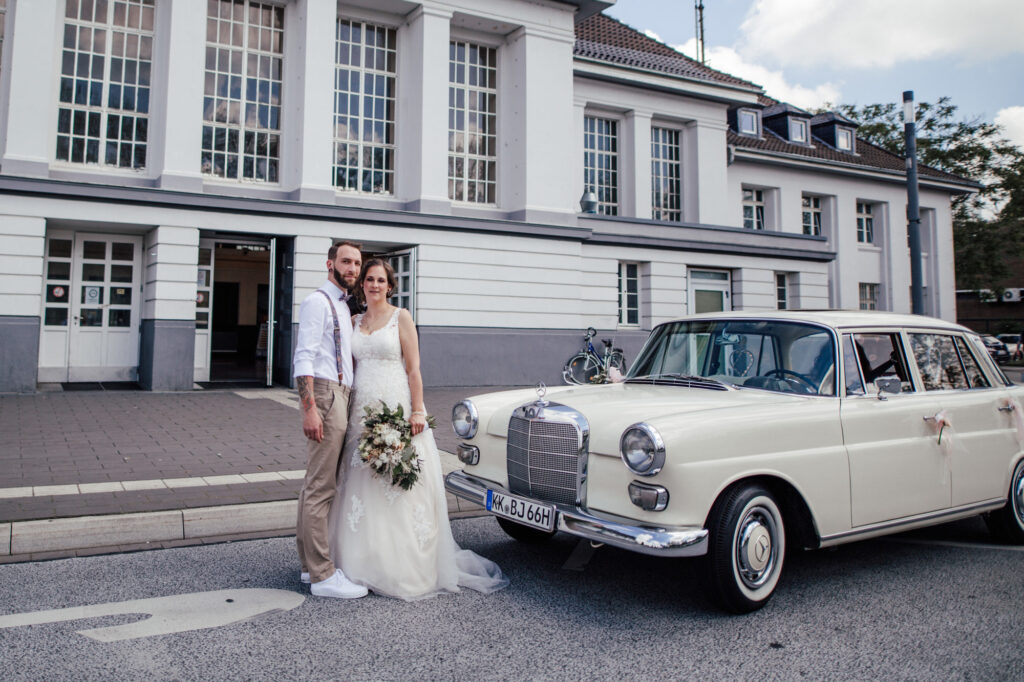 Standesamtliche Hochzeit in Viersen // Paarshooting am Bahnhof Viersen