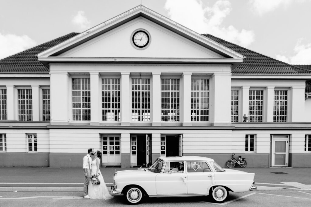 Standesamtliche Hochzeit in Viersen // Paarshooting am Bahnhof Viersen