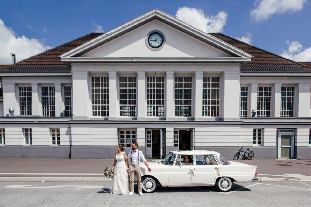 Standesamtliche Hochzeit in Viersen // Paarshooting am Bahnhof Viersen