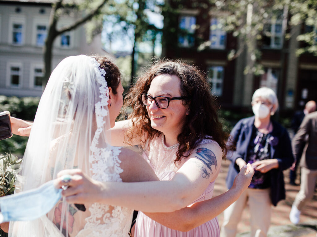 Standesamtliche Hochzeit in Viersen // Paarshooting am Bahnhof Viersen