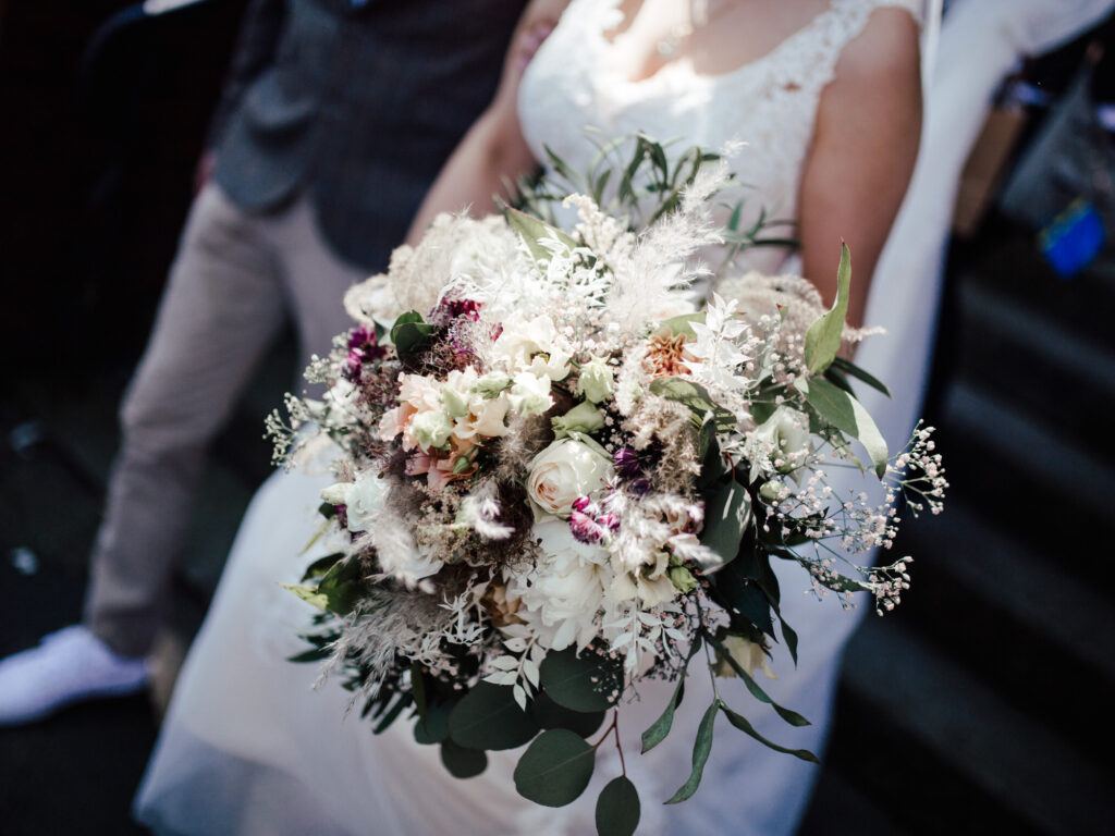 Standesamtliche Hochzeit in Viersen // Paarshooting am Bahnhof Viersen