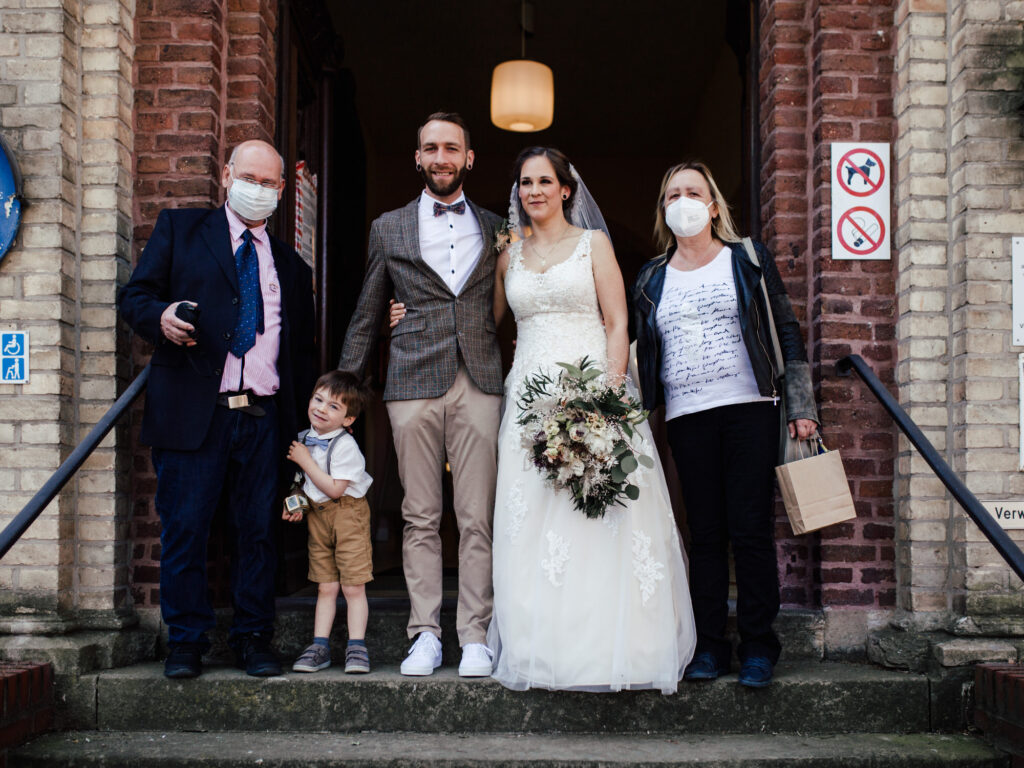 Standesamtliche Hochzeit in Viersen // Paarshooting am Bahnhof Viersen