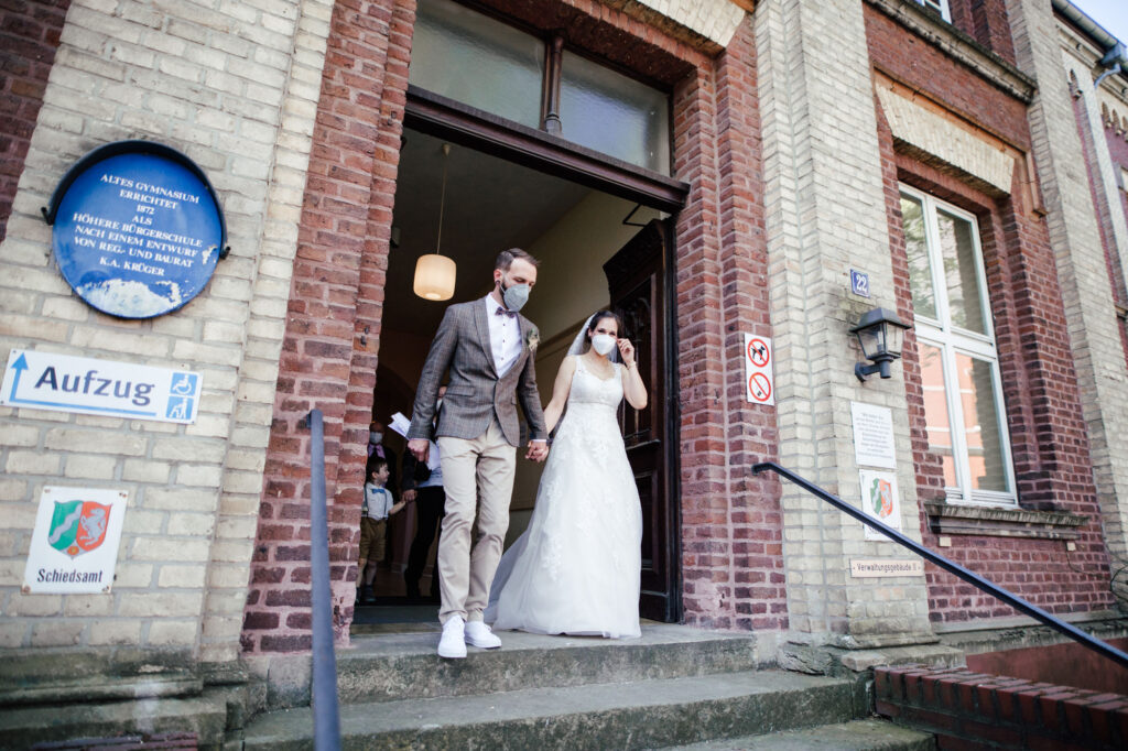 Standesamtliche Hochzeit in Viersen // Paarshooting am Bahnhof Viersen