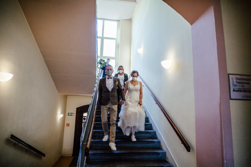 Standesamtliche Hochzeit in Viersen // Paarshooting am Bahnhof Viersen