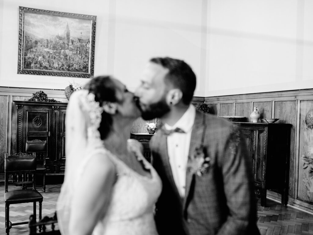 Standesamtliche Hochzeit in Viersen // Paarshooting am Bahnhof Viersen