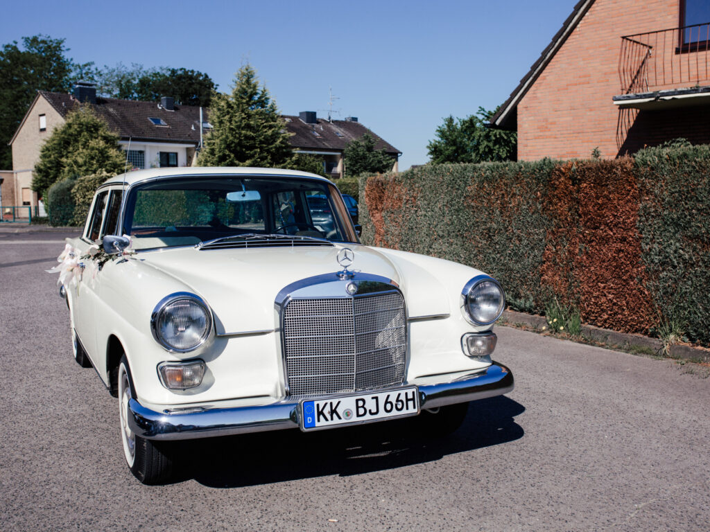 Standesamtliche Hochzeit in Viersen // Paarshooting am Bahnhof Viersen