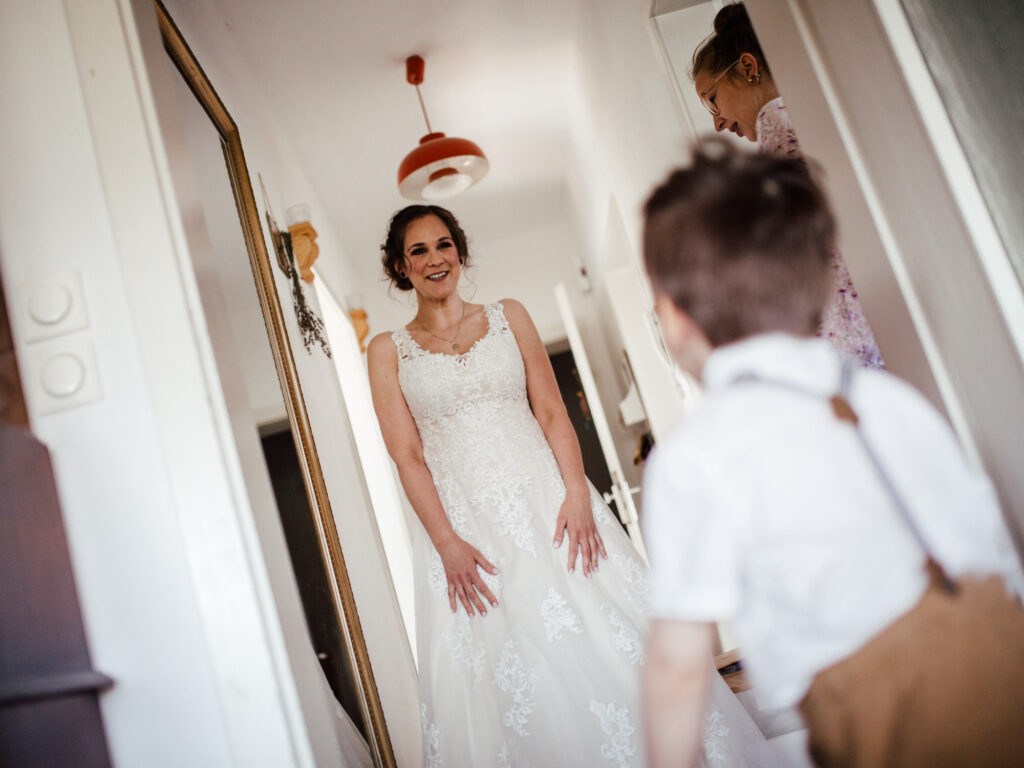 Standesamtliche Hochzeit in Viersen // Paarshooting am Bahnhof Viersen