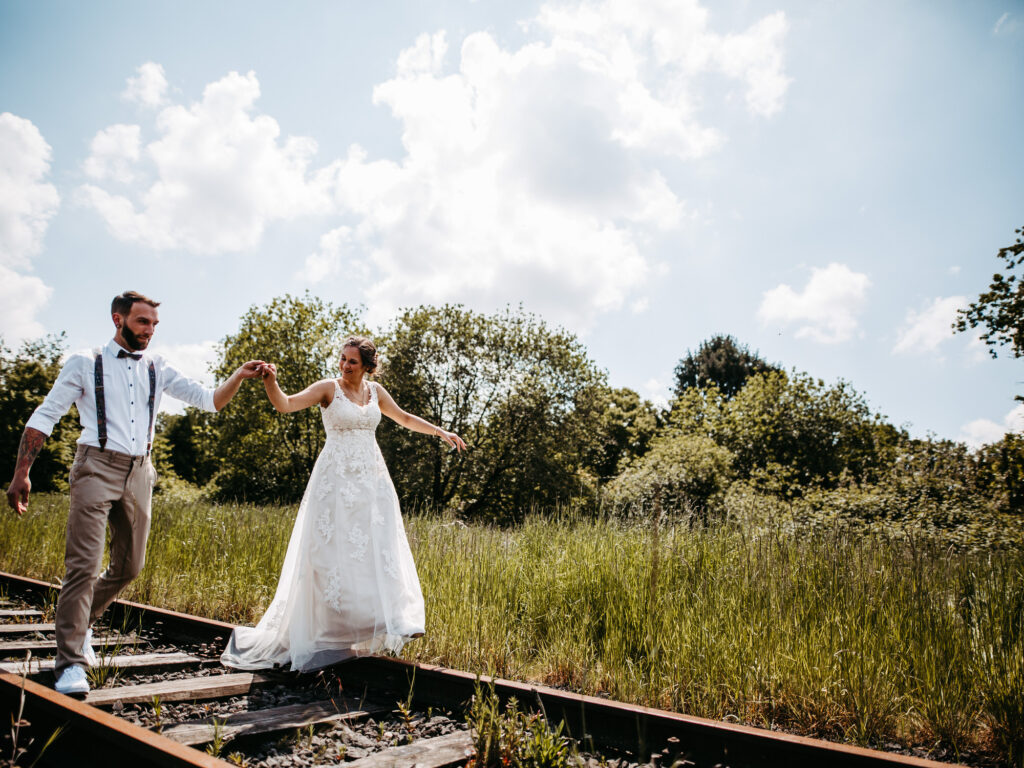 Standesamtliche Hochzeit in Viersen // Paarshooting am Bahnhof Viersen