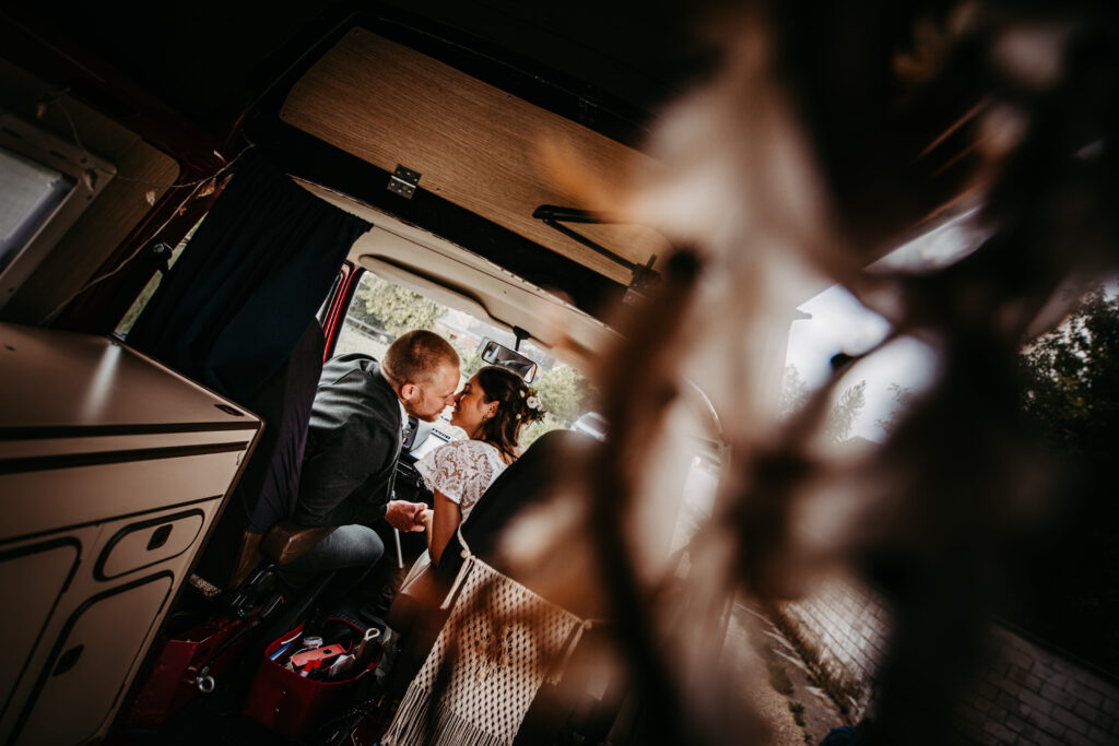 Brautpaarshooting in einem T3 Bulli // Windmühle Bergheim Oberaußem