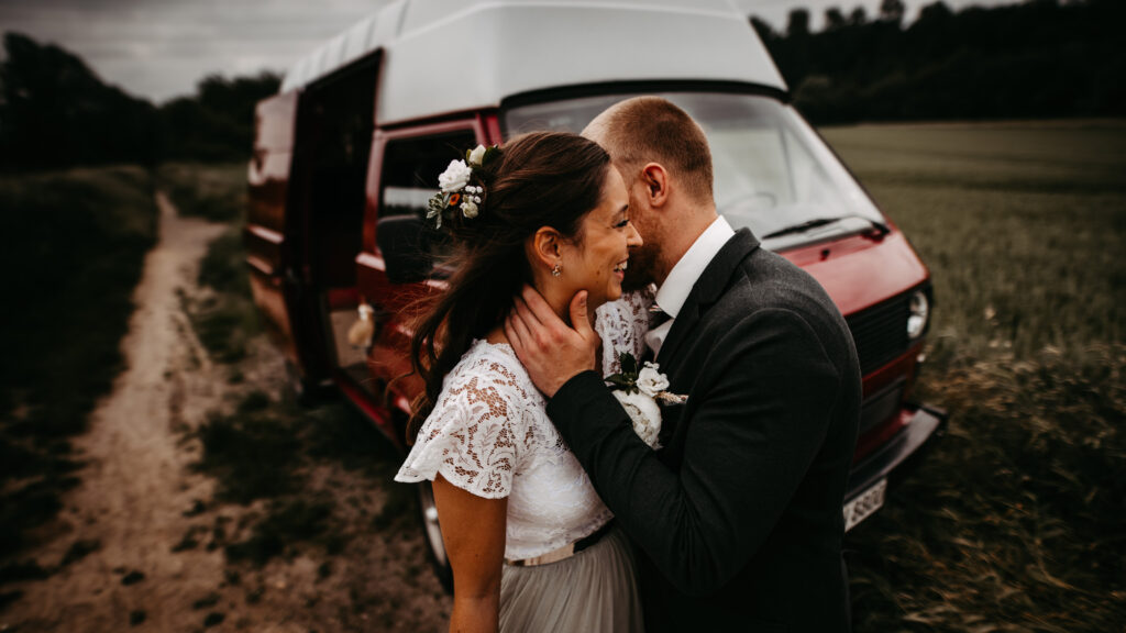 Brautpaarshooting in einem T3 Bulli // Windmühle Bergheim Oberaußem