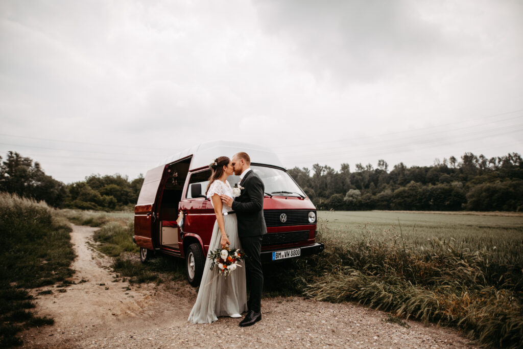Brautpaarshooting in einem T3 Bulli // Windmühle Bergheim Oberaußem