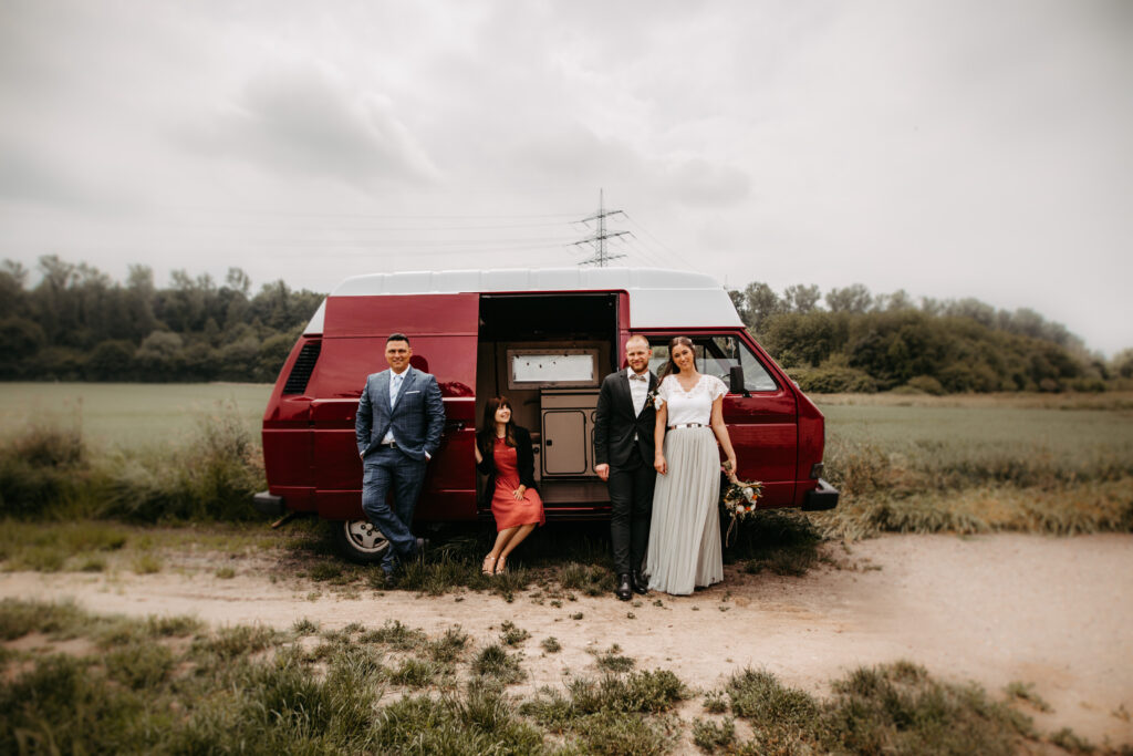 Brautpaarshooting in einem T3 Bulli // Windmühle Bergheim Oberaußem