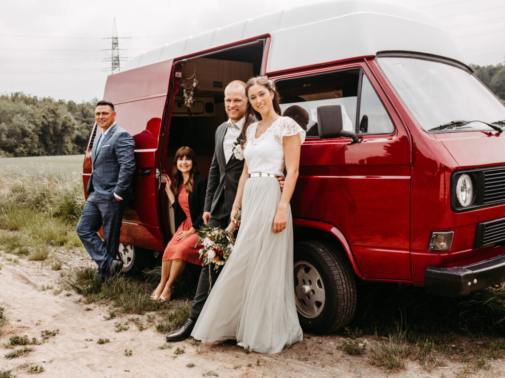 Brautpaarshooting in einem T3 Bulli // Windmühle Bergheim Oberaußem