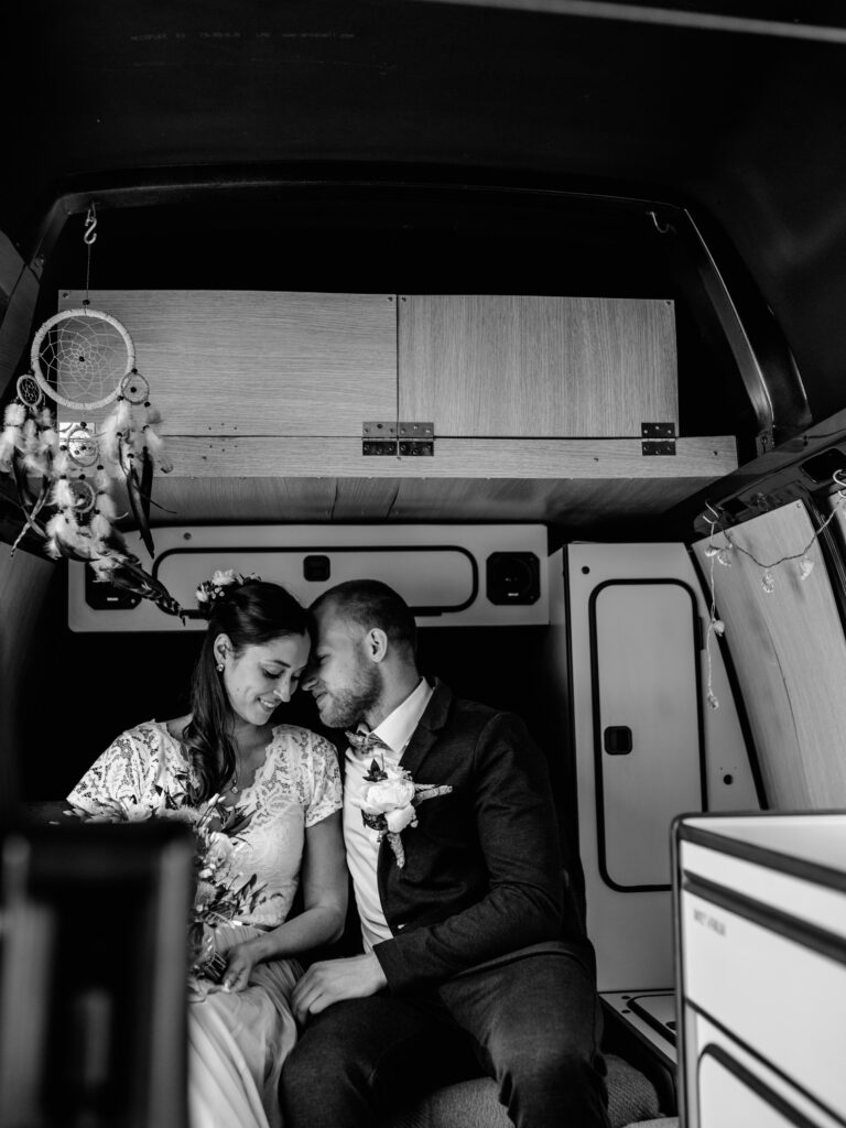 Brautpaarshooting in einem T3 Bulli // Windmühle Bergheim Oberaußem